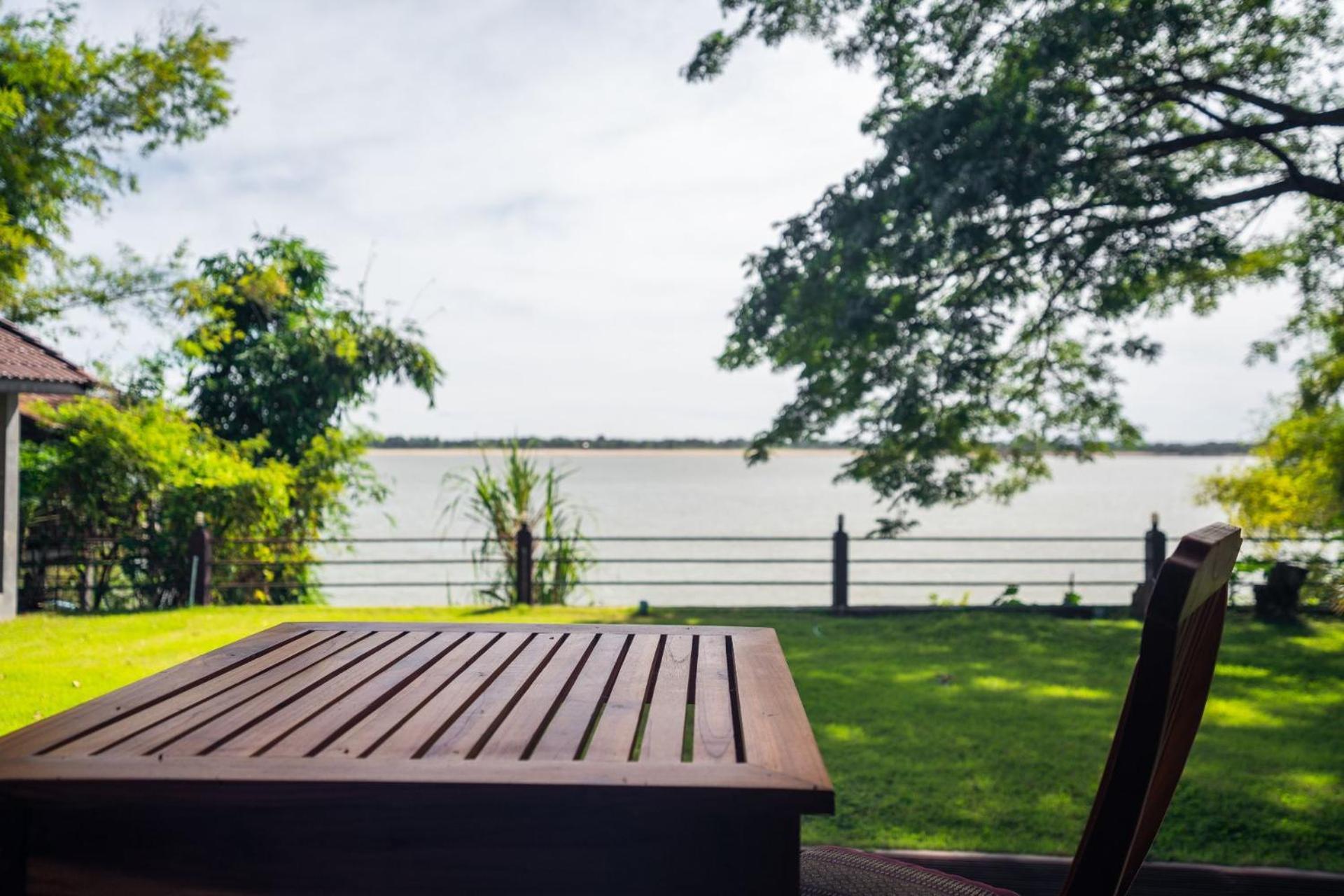 Nakorn River View Champasak Exterior photo